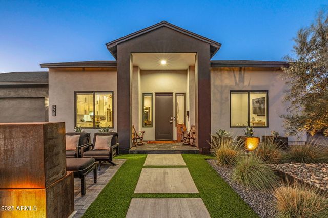 928 E Berridge Lane, Phoenix, AZ 85014