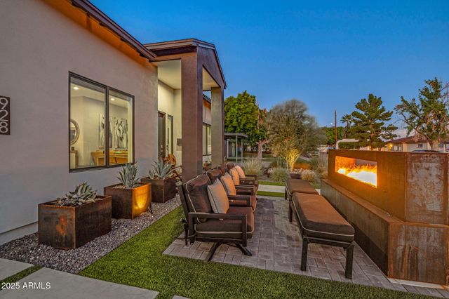 928 E Berridge Lane, Phoenix, AZ 85014