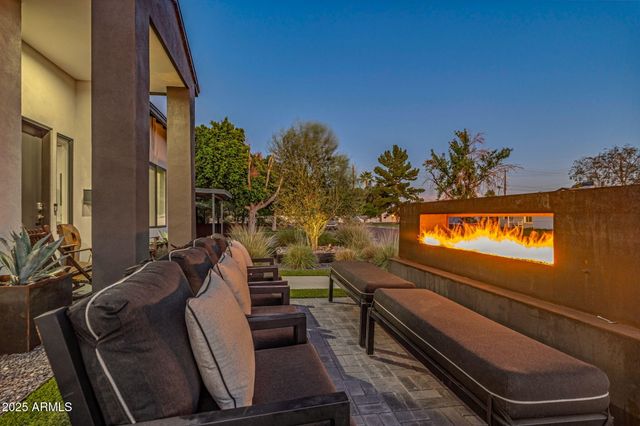 928 E Berridge Lane, Phoenix, AZ 85014