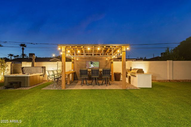 928 E Berridge Lane, Phoenix, AZ 85014