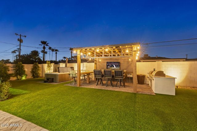 928 E Berridge Lane, Phoenix, AZ 85014