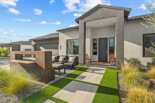 928 E Berridge Lane, Phoenix, AZ 85014