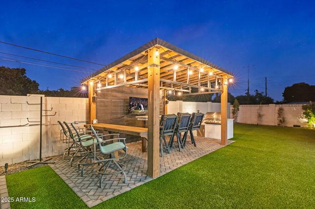 928 E Berridge Lane, Phoenix, AZ 85014