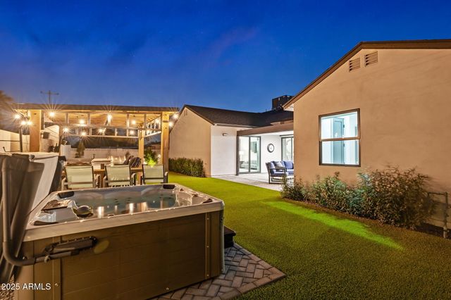 928 E Berridge Lane, Phoenix, AZ 85014