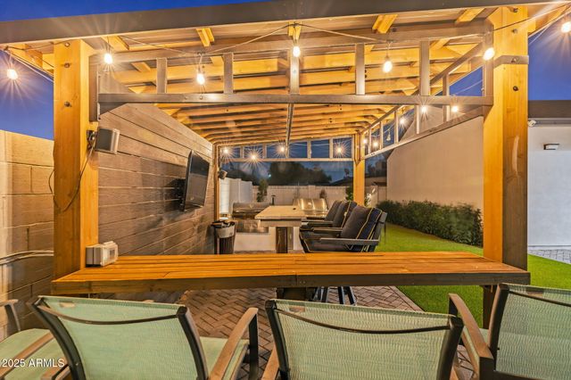 928 E Berridge Lane, Phoenix, AZ 85014