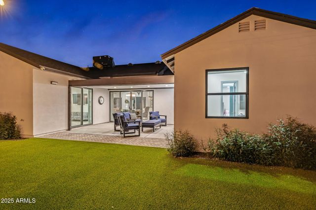 928 E Berridge Lane, Phoenix, AZ 85014