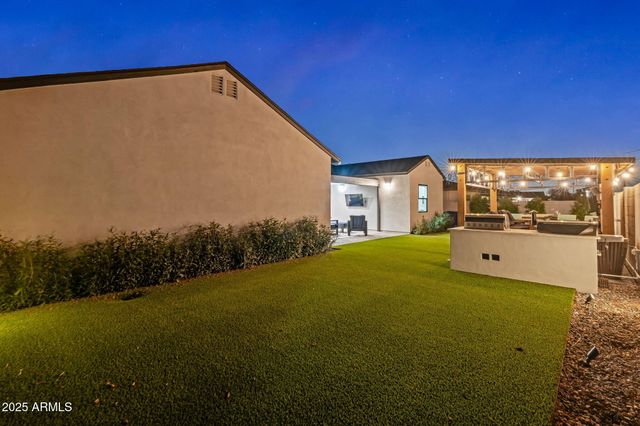 928 E Berridge Lane, Phoenix, AZ 85014