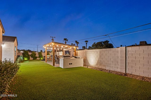 928 E Berridge Lane, Phoenix, AZ 85014