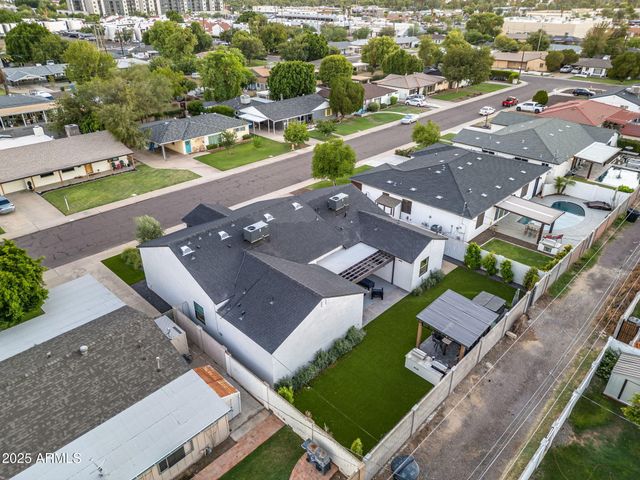 928 E Berridge Lane, Phoenix, AZ 85014