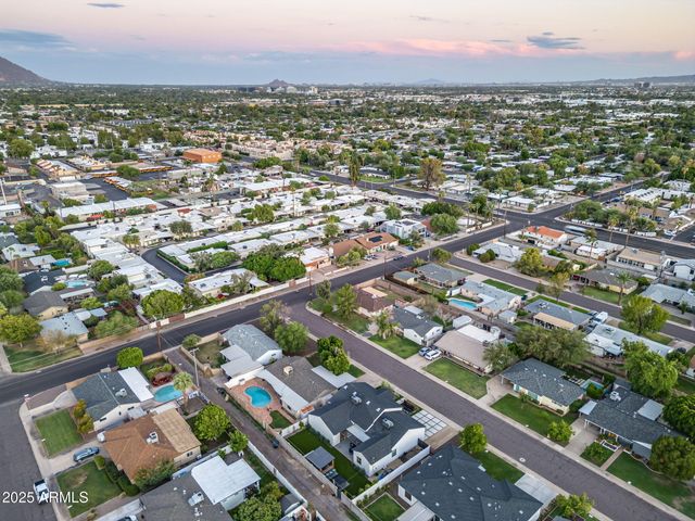 928 E Berridge Lane, Phoenix, AZ 85014