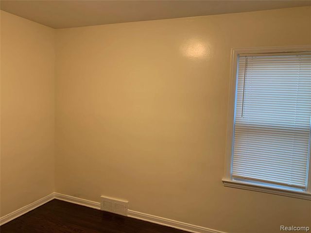 17241 Shaftsbury Avenue, Detroit, MI 48219