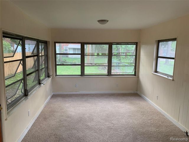 17241 Shaftsbury Avenue, Detroit, MI 48219