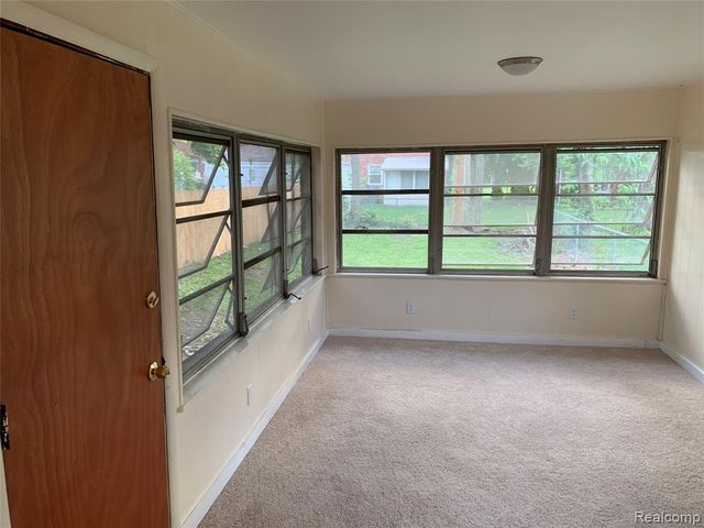 17241 Shaftsbury Avenue, Detroit, MI 48219