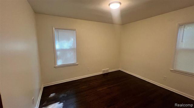 17241 Shaftsbury Avenue, Detroit, MI 48219