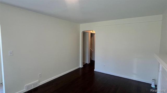 17241 Shaftsbury Avenue, Detroit, MI 48219