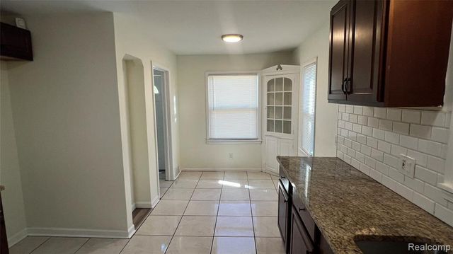 17241 Shaftsbury Avenue, Detroit, MI 48219