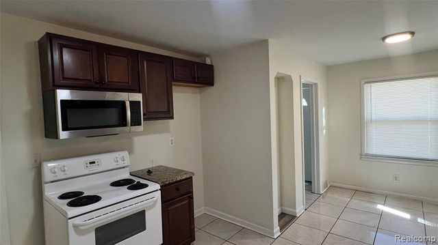 17241 Shaftsbury Avenue, Detroit, MI 48219