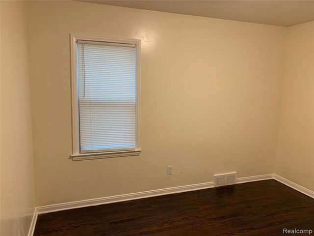 17241 Shaftsbury Avenue, Detroit, MI 48219