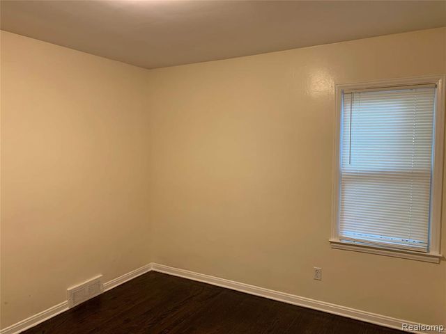 17241 Shaftsbury Avenue, Detroit, MI 48219