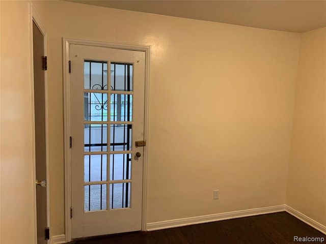 17241 Shaftsbury Avenue, Detroit, MI 48219