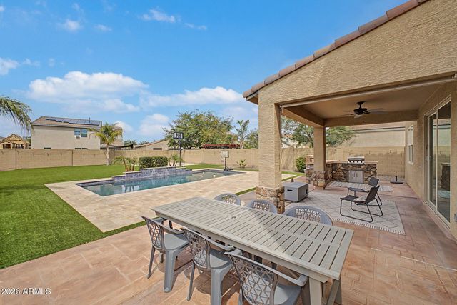 586 W CHAPAWEE Trail, Queen Creek, AZ 85140