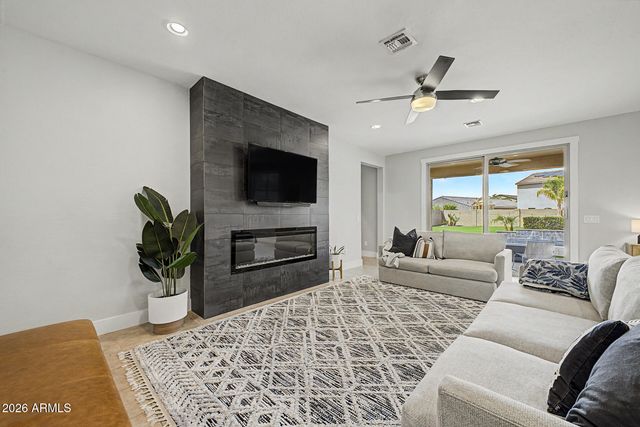 586 W CHAPAWEE Trail, Queen Creek, AZ 85140