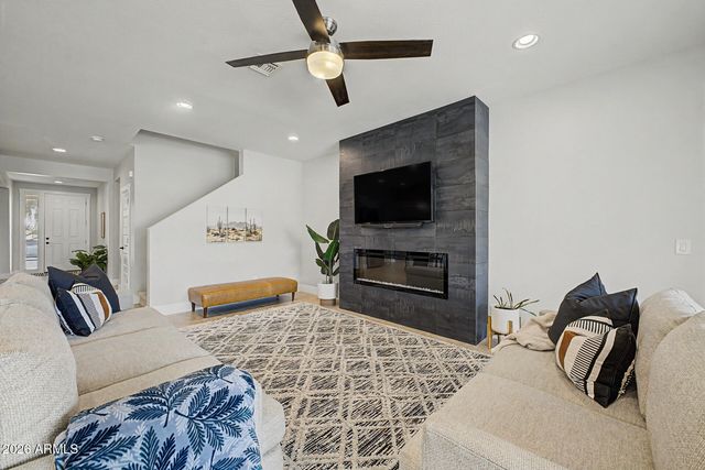 586 W CHAPAWEE Trail, Queen Creek, AZ 85140