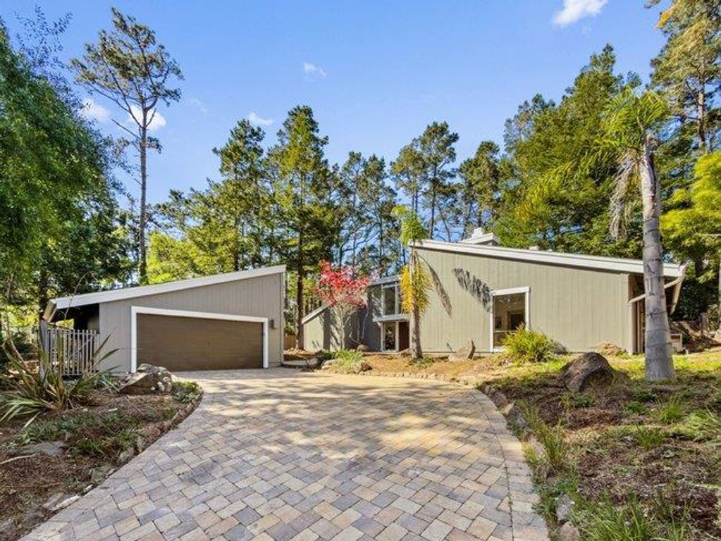 Image 12 of property listing at Address unavailable.