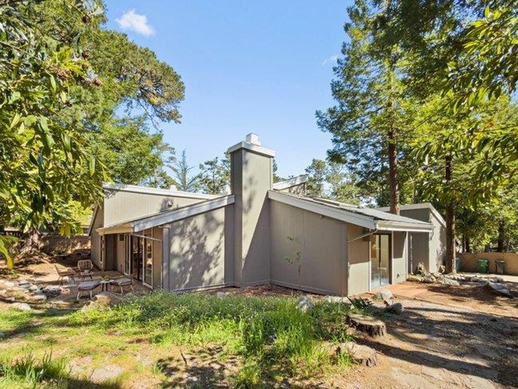 Image 29 of property listing at Address unavailable.