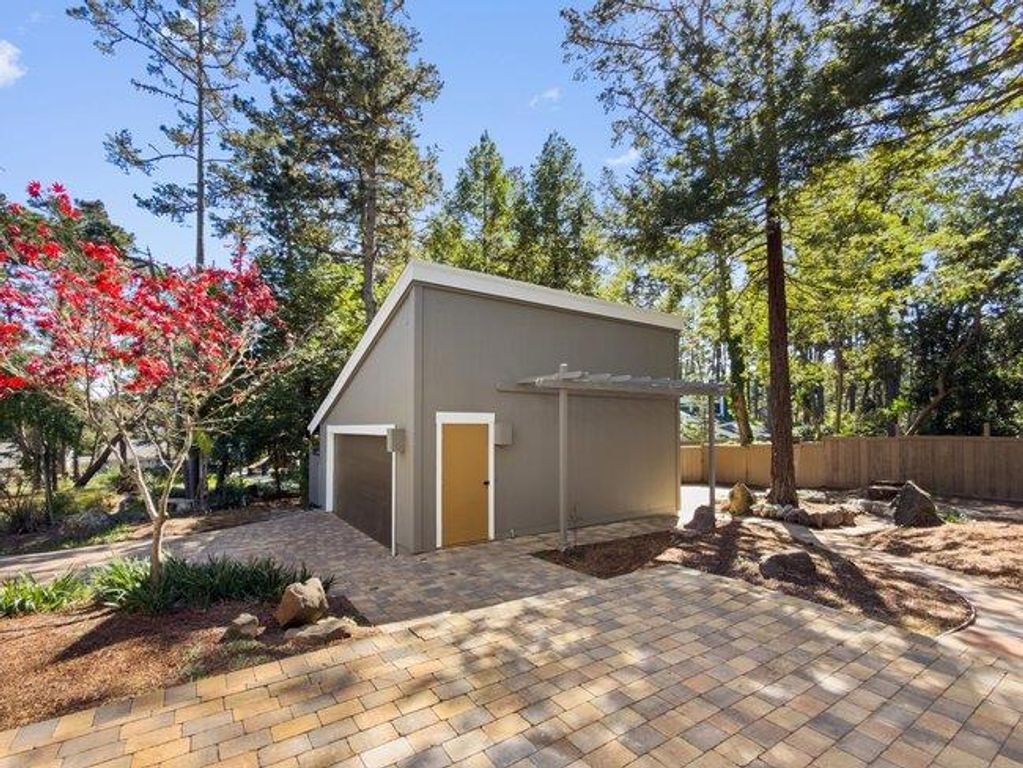 Image 38 of property listing at Address unavailable.