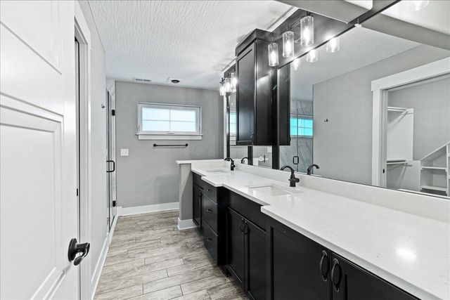 176 E Weber Road, Columbus, OH 43202
