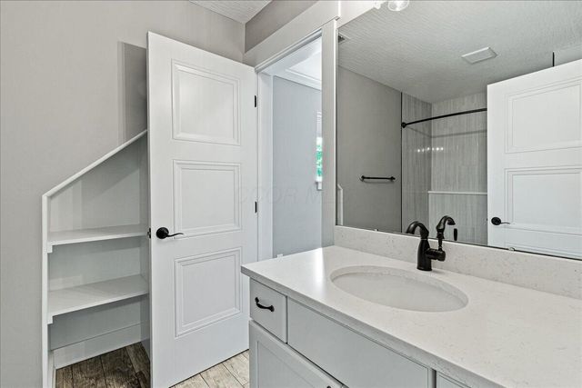 176 E Weber Road, Columbus, OH 43202
