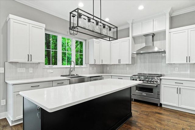 176 E Weber Road, Columbus, OH 43202