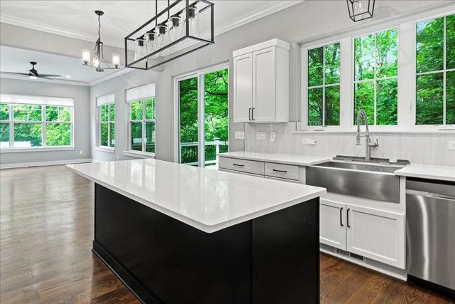 176 E Weber Road, Columbus, OH 43202