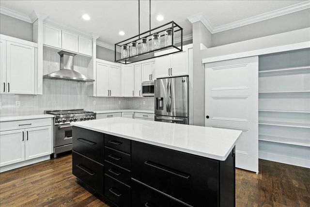 176 E Weber Road, Columbus, OH 43202