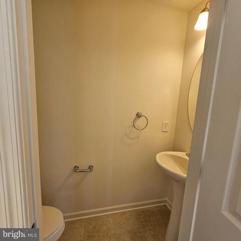 252 RUMBLING ROCK RD, Hedgesville, WV 25427