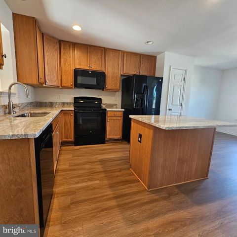 252 RUMBLING ROCK RD, Hedgesville, WV 25427