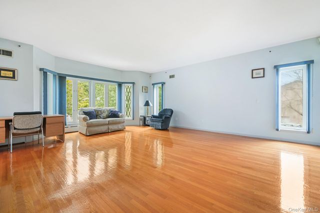 47 Westchester View Lane, White Plains, NY 10607