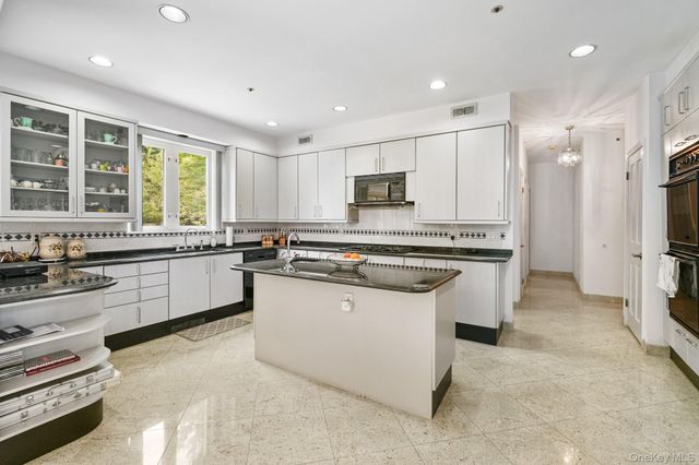 47 Westchester View Lane, White Plains, NY 10607