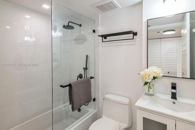 540 Brickell Key Dr 504, Miami, FL 33131