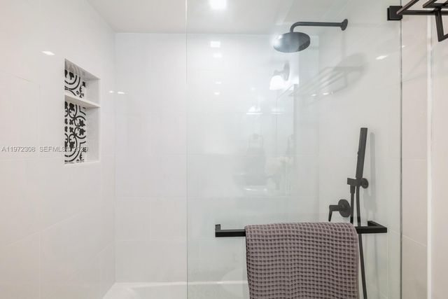 540 Brickell Key Dr 504, Miami, FL 33131