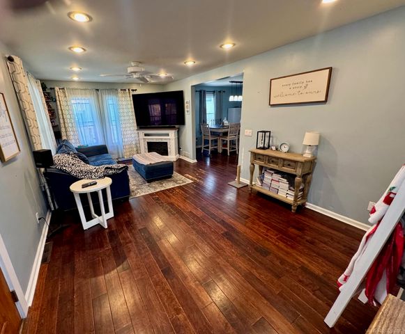 85 Childress Avenue, Rochester Hills, MI 48307