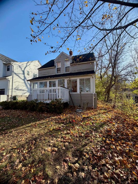 85 Childress Avenue, Rochester Hills, MI 48307