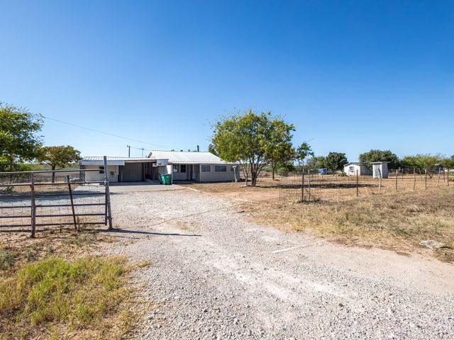 2600 5th Avenue, Coleman, TX 76834