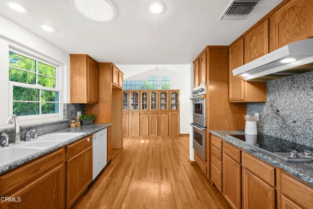 875 Longford Avenue, Thousand Oaks, CA 91320