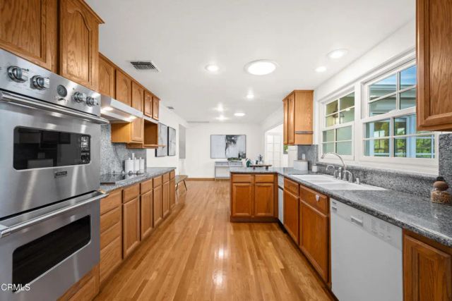 875 Longford Avenue, Thousand Oaks, CA 91320