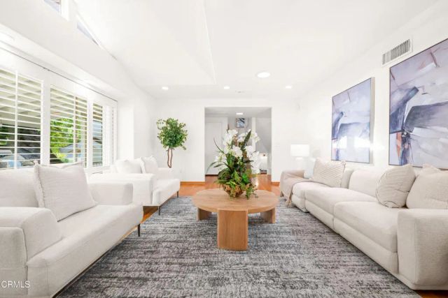 875 Longford Avenue, Thousand Oaks, CA 91320
