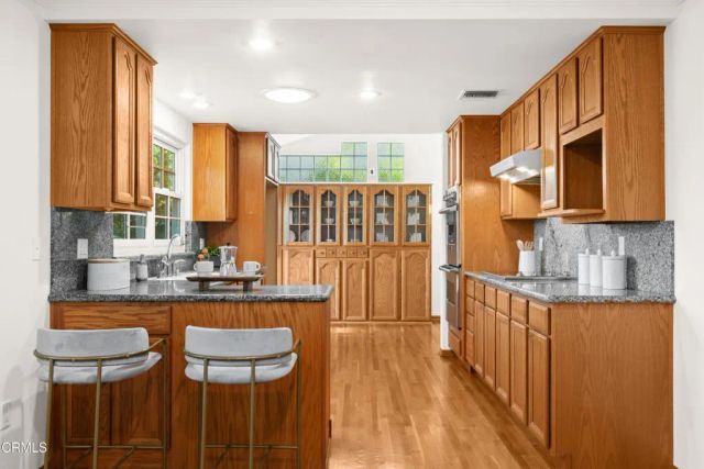 875 Longford Avenue, Thousand Oaks, CA 91320