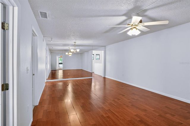 1810 VILLAGE CT, Mulberry, FL 33860