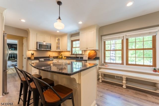 301 Heritage Dr, Readington Twp., NJ 08889